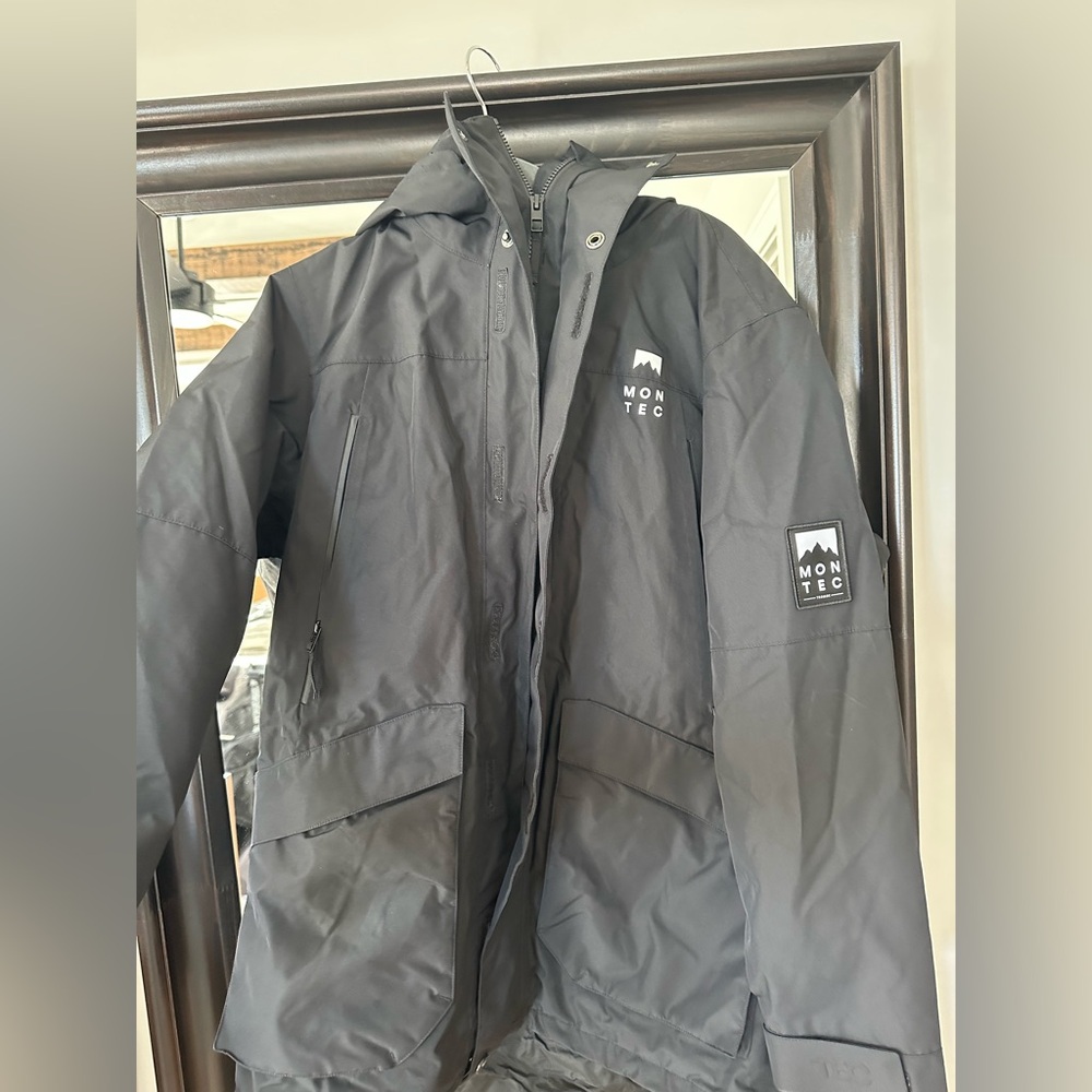 Insulated ski jacket